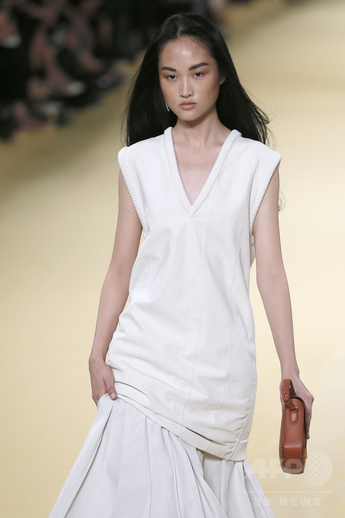 有終の美を飾る穏やかで上質なコレクション、「エルメス」15年春夏