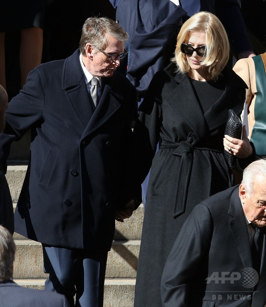 ヒラリー・クリントンやアナ・ウィンターらも出席、オスカー・デ・ラ・レンタ氏葬儀