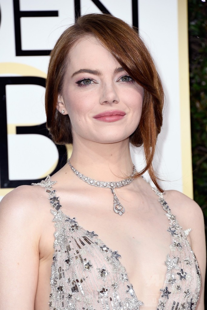 第74回ゴールデン・グローブ賞、主演女優賞エマのファッションに注目