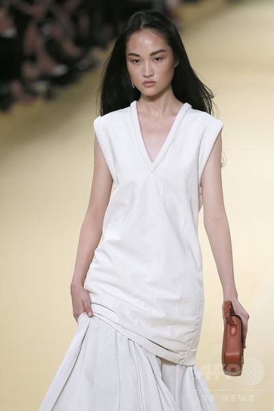 有終の美を飾る穏やかで上質なコレクション、「エルメス」15年春夏