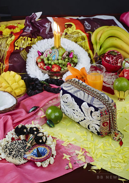 「クリスチャン ルブタン」バッグ「ピロタン」に秋冬新デザイン