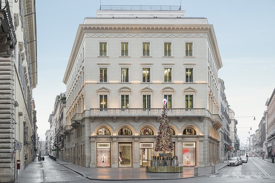 「フェンディ」、ローマ本店のリニューアルイベントを開催