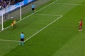 サッカー欧州選手権準々決勝、ポルトガル対フランス。PK戦でシュートをポストに阻まれるポルトガルのジョアン・フェリックス（右、2024年7月5日撮影）。(c)Odd ANDERSEN / AFP
