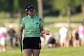 女子ゴルフ米国ツアーメジャー第2戦、全米女子オープン2日目。18番のグリーンに臨む渋野日向子（2024年5月31日撮影）。(c)Patrick Smith/Getty Images/AFP
