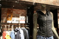 11月30日まで東京・原宿にある「ザ・シェルター トーキョー（The SHEL&apos; TTER TOKYO）」で開催された「G-STAR RAW×GIRLS’ GENERATION」ポップアップショップの内観（2012年11月30日撮影）。(c)MODE PRESS