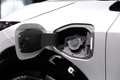 日産自動車が発表した新型電気自動車（EV）「アリア」の充電ポート。横浜市のニッサンパビリオンで（2020年7月14日撮影）。(c)Kazuhiro NOGI / AFP