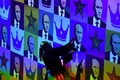 ロシア・サンクトペテルブルクで行われたファッションショーで披露された、アレクセイ・セルギエンコ氏によるウラジーミル・プーチン大統領をモチーフにした作品（2023年11月30日撮影）。(c)Olga MALTSEVA / AFP