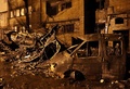 ロシア南西部エイスクの住宅地に墜落したスホイ34戦闘爆撃機の残骸（2022年10月17日撮影）。(c)STRINGER / AFP