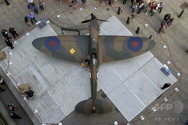 英戦闘機スピットファイア 実物破片付きディスプレイ 英戦闘機スピットファイア 実物破片付きディスプレイ