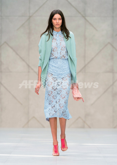 コレクション レポート 14年春夏ロンドンコレクション 写真12枚 ファッション ニュースならmode Press Powered By Afpbb News