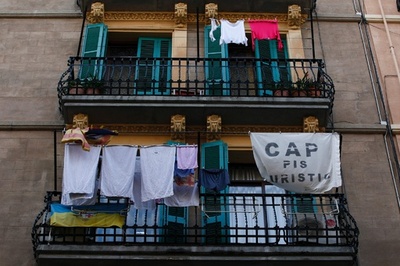 スペイン・バルセロナ市、民泊仲介サービス2社に罰金