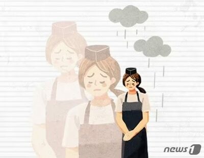 「カフェ満席なのに4人席を占領する常連夫婦」　店主の不満投稿に賛否