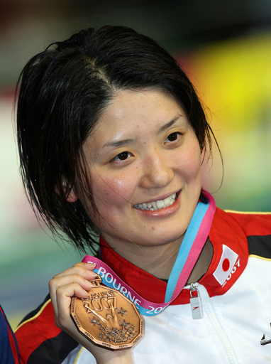 ＜第12回世界水泳選手権＞競泳、中村礼子 100メートル背泳ぎで日本新を記録し銅メダル獲得 - オーストラリア