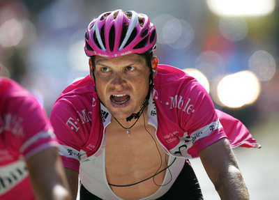 売春婦に対する暴行容疑の元ツール王者、保釈後に精神科へ緊急搬送