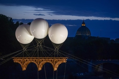 ミケランジェロの未完の橋、インスタレーション作品に 伊ローマ