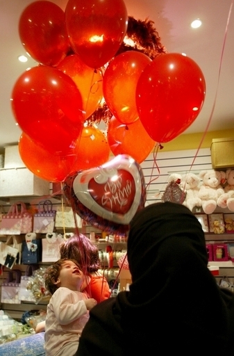 サウジアラビアの宗教警察、バレンタインデーに向け規制強化