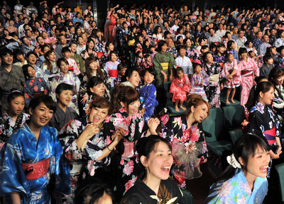 1122人の浴衣姿！ギネス記録達成、都内