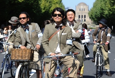 ツイードジャケット着て自転車を楽しむ「ツイードラン」、快晴のなか開催