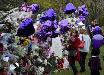 【写真特集】米歌手プリンスさん、突然の訃報に全米が哀悼