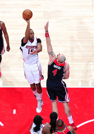 ホークスがウィザーズに勝利、連勝ストップの悔しさ晴らす