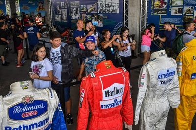 母国ブラジルで「セナの日」 没25年追悼イベント、英雄しのぶ