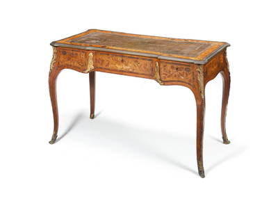 謎の失踪を遂げたルーカン伯爵の机、オークションへ