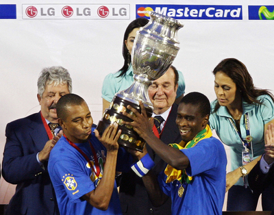 ブラジル アルゼンチンを圧勝し2連覇