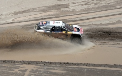 ローブが豪雨に見舞われた第5S制す、ダカールラリー