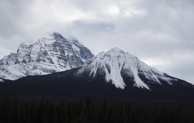 雪崩で行方不明の登山家3人、遺体で発見 カナダ国立公園