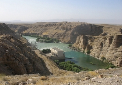 アフガニスタン南部の発電所にタービン搬入、多国籍軍兵士ら4000人動員