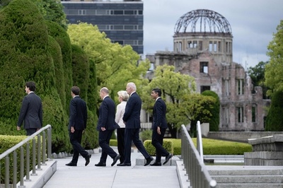 G7 leaders visit Hiroshima memorial in shadow of new threats