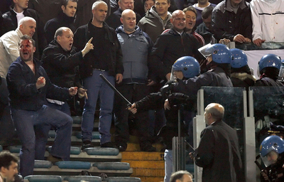 ＜サッカー 欧州チャンピオンズリーグ＞UFEAがサポーターと警察の衝突を調査へ - スイス