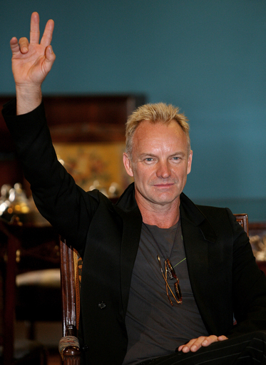 ポリスのスティング、チリのミチェル・バチェレ大統領と会談