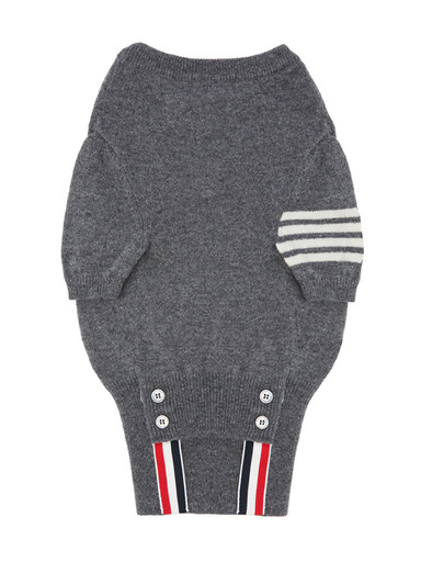 モードな愛犬に、「トム ブラウン ニューヨーク」初のドッグウェア