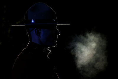 銃乱射で警官3人死亡、容疑者の捜索続く カナダ