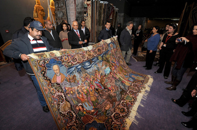 ベンアリ元大統領の所有物が競売に、会場埋め尽くす品々