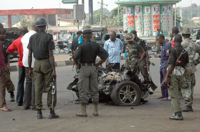 教会近くで爆弾積んだ車が爆発、20人死亡 ナイジェリア