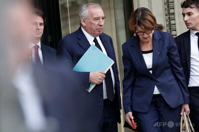 仏バイル首相辞任へ 信任投票否決