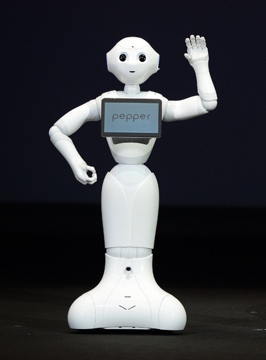 ソフトバンク、感情認識ロボット「ペッパー」来年発売