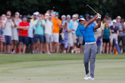 ウッズが5年ぶりVへ王手、2位と3打差で最終日へ ツアー選手権