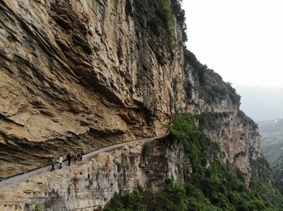 断崖の用水路の守り人 中国・貴州