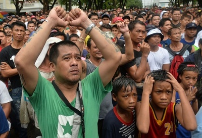 フィリピン中が見守った世紀の一戦、国民はパッキャオ敗戦に落胆