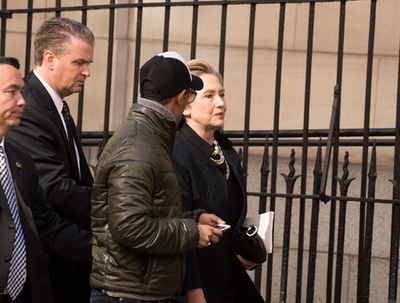 ヒラリー・クリントンやアナ・ウィンターらも出席、オスカー・デ・ラ・レンタ氏葬儀