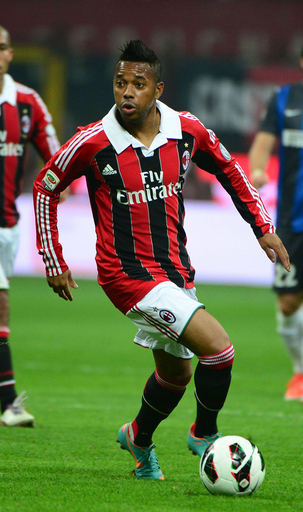 10人のインテルがミラノダービー制す、長友は退場処分