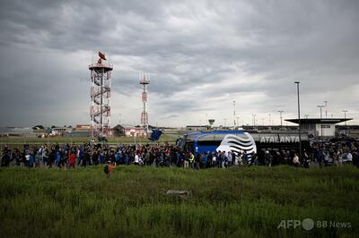 旅客機のエンジンに吸い込まれて男性死亡 イタリアの空港