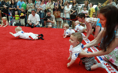赤ちゃんの「はいはい競争」、リトアニア