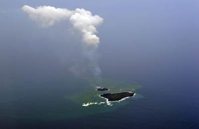 小笠原諸島の新島、当面は消えない見通し 気象庁