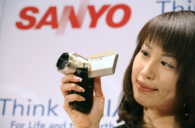 ムービーカメラ「Xacti」に新モデル、フルHD対応や防水など5機種