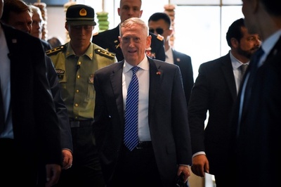 マティス国防長官の地位低下か 「指示実行遅い」と大統領が距離 米報道