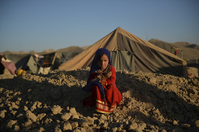 娘を花嫁として売る親たち アフガニスタンを襲う飢えと貧困